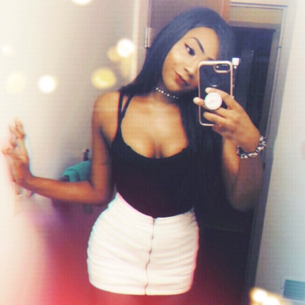 FOREVER 21 ZIP UP MINI SKIRT